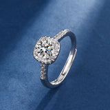 Arijin luksuzni set nakita od belog zlata u obliku kvadrata