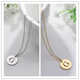 Elegantna zlatna ogrlica sa slovnim privjeskom